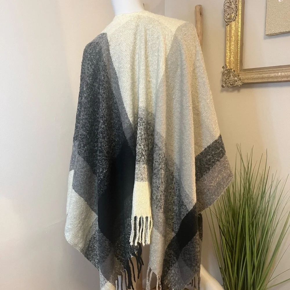 Marks & Spencer M&S Black Cream Gray Check Shawl Wrap Poncho Soft Knit wTassels